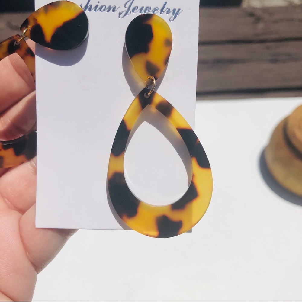 Tortoise Style Acrylic Earrings 2/$20 - Picture 5 of 5